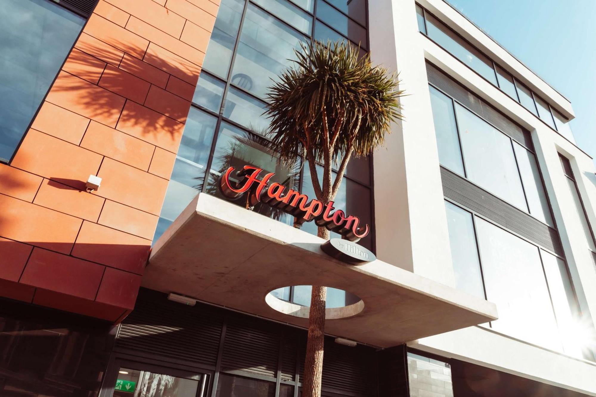 Hampton By Hilton Torquay Hotel Exterior photo